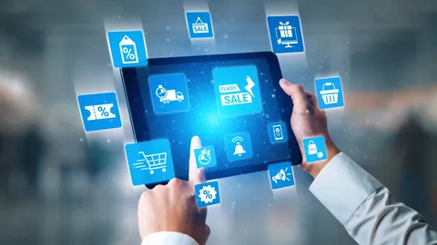 Hände an einem Tablet, umgeben von Symbolen für Handel, Rabatte und Versand
